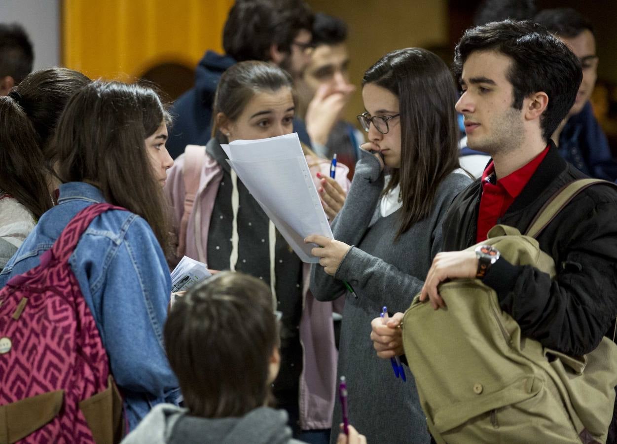 La prueba de acceso a la Universidad que desde esta semana realizarán cerca de 300.000 estudiantes en toda España, 3.929 del distrito de la Universidad de Valladolid (Valladolid, Segovia. Soria y Palencia), se examinarán desde hoy y hasta el día 7