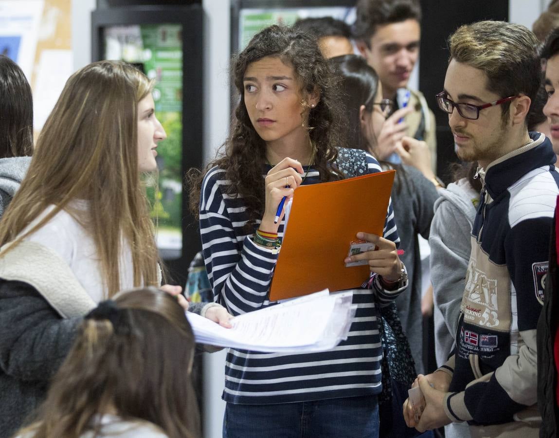 La prueba de acceso a la Universidad que desde esta semana realizarán cerca de 300.000 estudiantes en toda España, 3.929 del distrito de la Universidad de Valladolid (Valladolid, Segovia. Soria y Palencia), se examinarán desde hoy y hasta el día 7