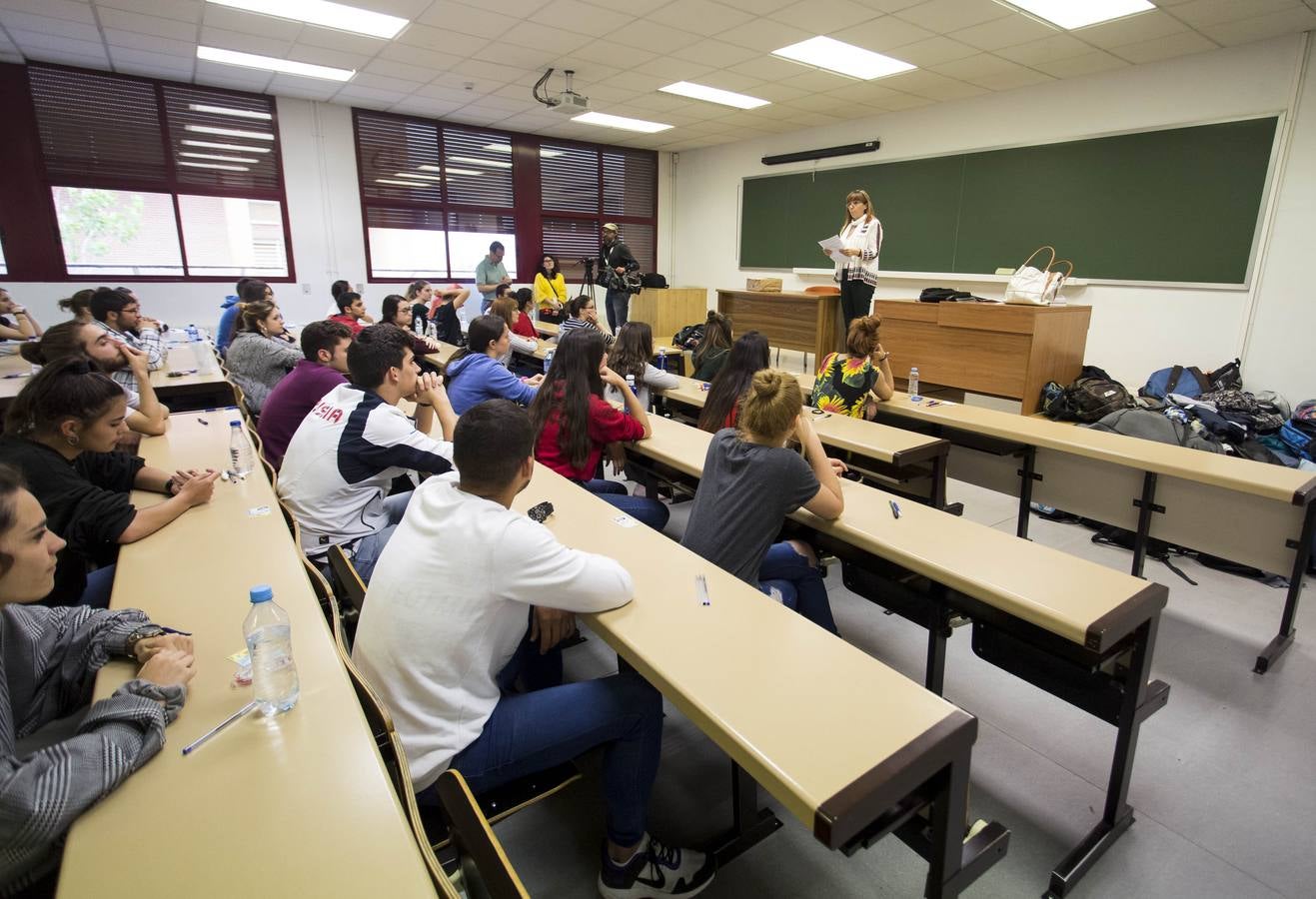 La prueba de acceso a la Universidad que desde esta semana realizarán cerca de 300.000 estudiantes en toda España, 3.929 del distrito de la Universidad de Valladolid (Valladolid, Segovia. Soria y Palencia), se examinarán desde hoy y hasta el día 7