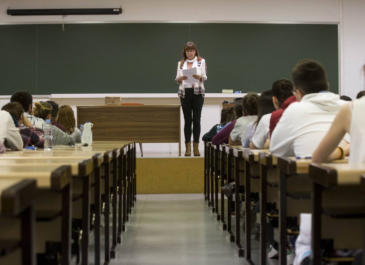 La prueba de acceso a la Universidad que desde esta semana realizarán cerca de 300.000 estudiantes en toda España, 3.929 del distrito de la Universidad de Valladolid (Valladolid, Segovia. Soria y Palencia), se examinarán desde hoy y hasta el día 7