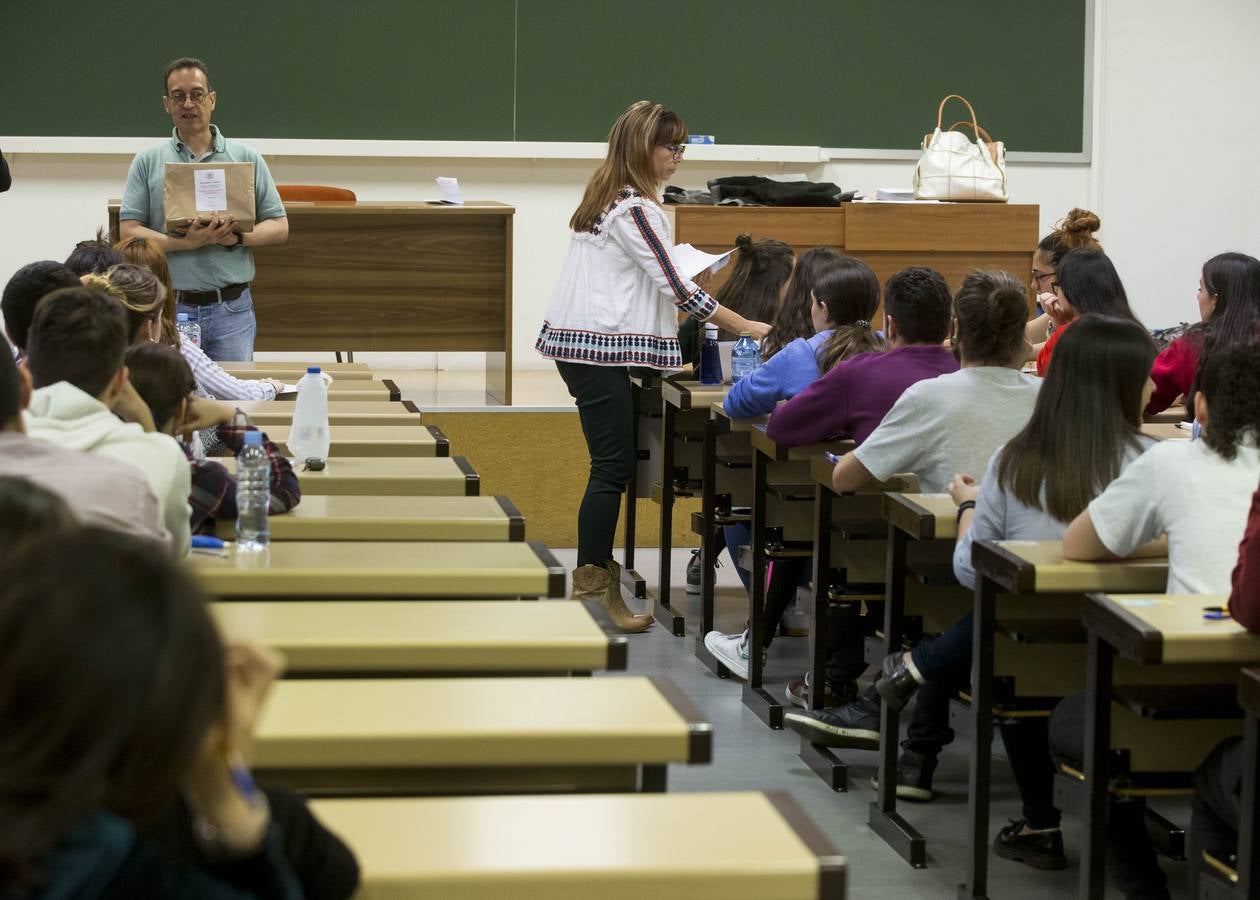 La prueba de acceso a la Universidad que desde esta semana realizarán cerca de 300.000 estudiantes en toda España, 3.929 del distrito de la Universidad de Valladolid (Valladolid, Segovia. Soria y Palencia), se examinarán desde hoy y hasta el día 7