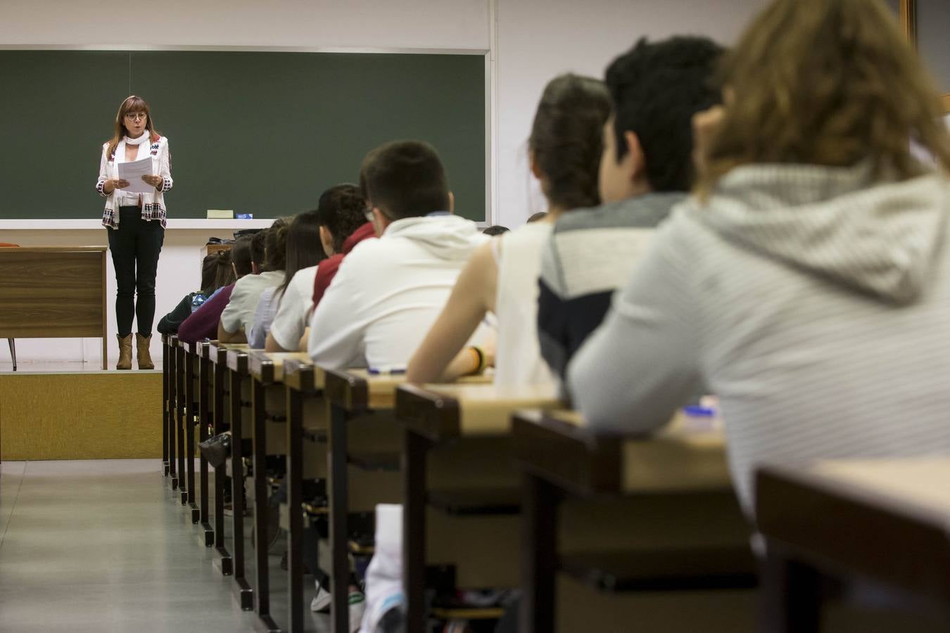 La prueba de acceso a la Universidad que desde esta semana realizarán cerca de 300.000 estudiantes en toda España, 3.929 del distrito de la Universidad de Valladolid (Valladolid, Segovia. Soria y Palencia), se examinarán desde hoy y hasta el día 7