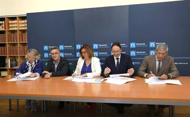 Firma de los convenios entre la Diputación y los ayuntamientos.