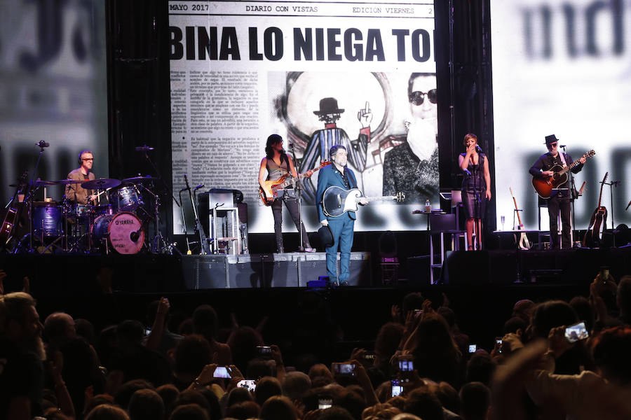 El cantante presentó su último trabajo 'Lo niego todo' en el Multiusos Sánchez Paraíso de la capital charra, dentro del ciclo 'Nuestras Voces', programado por el Ayuntamiento de Salamanca con motivo del VIII Centenario de la Universidad