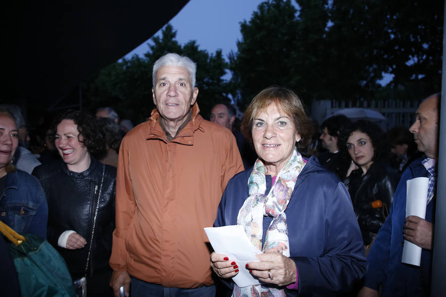 El cantante presentó su último trabajo 'Lo niego todo' en el Multiusos Sánchez Paraíso de la capital charra, dentro del ciclo 'Nuestras Voces', programado por el Ayuntamiento de Salamanca con motivo del VIII Centenario de la Universidad