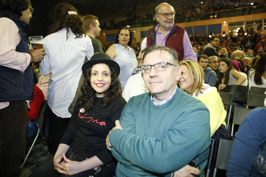 El cantante presentó su último trabajo 'Lo niego todo' en el Multiusos Sánchez Paraíso de la capital charra, dentro del ciclo 'Nuestras Voces', programado por el Ayuntamiento de Salamanca con motivo del VIII Centenario de la Universidad