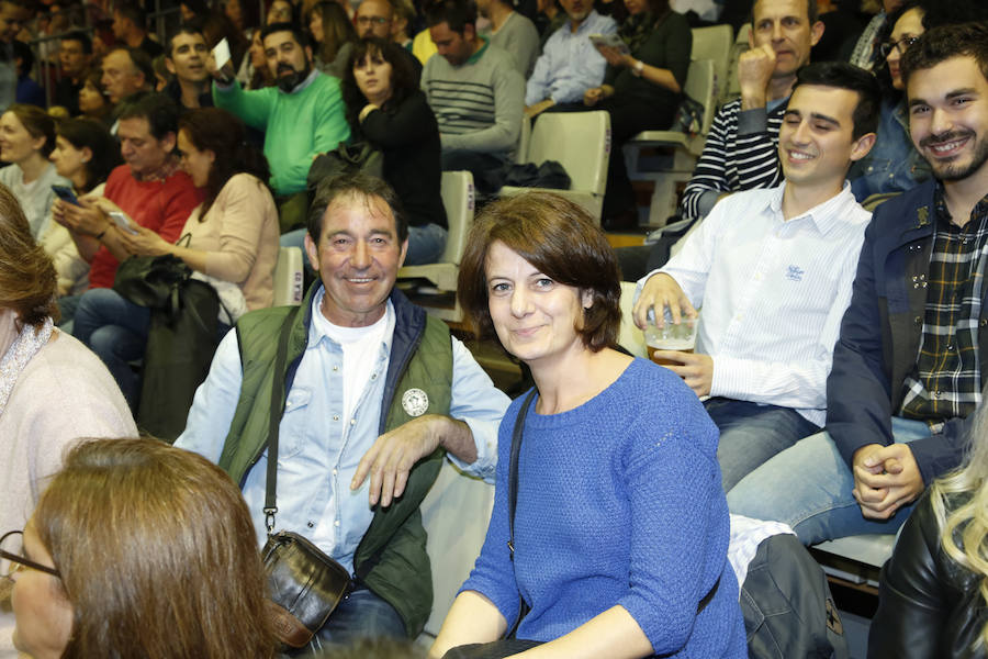 El cantante presentó su último trabajo 'Lo niego todo' en el Multiusos Sánchez Paraíso de la capital charra, dentro del ciclo 'Nuestras Voces', programado por el Ayuntamiento de Salamanca con motivo del VIII Centenario de la Universidad