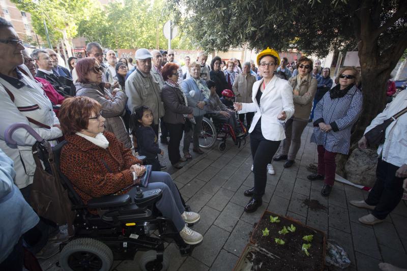 Fotos: Manifestación de vecinos de Pilarica por los 1.000 días que han pasado desde el cierre del paso a nivel