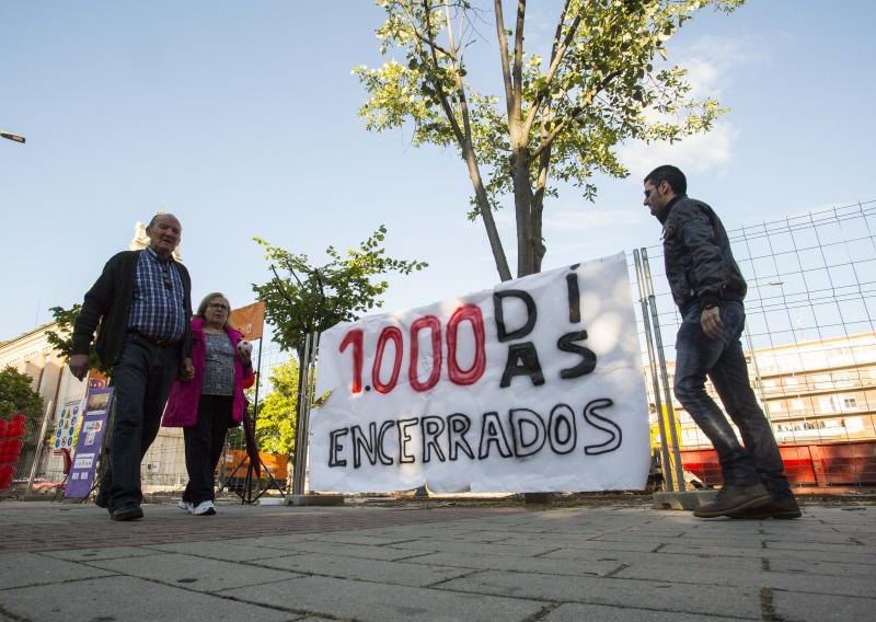 Fotos: Manifestación de vecinos de Pilarica por los 1.000 días que han pasado desde el cierre del paso a nivel