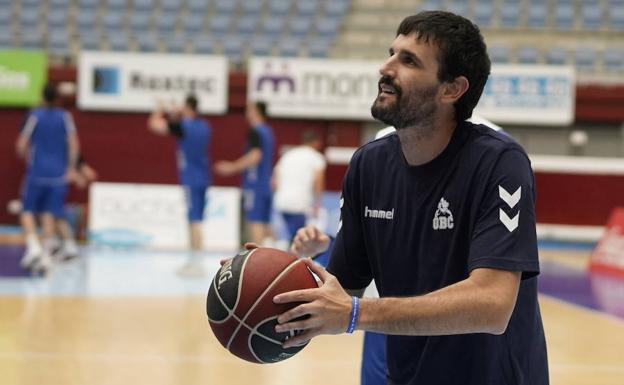 De la Iglesia: «No estoy orgulloso de jugar al baloncesto, sino de recaudar dinero para investigar»