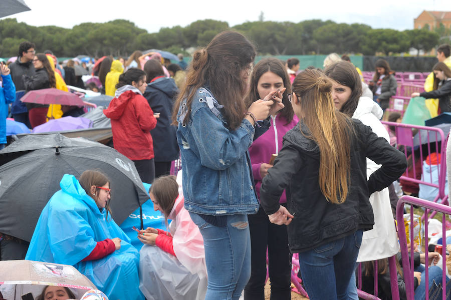 Fotos: Fans de Operación Triunfo a la espera de entrar al concierto