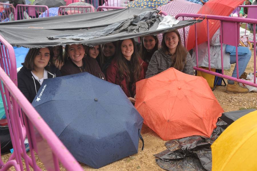Fotos: Fans de Operación Triunfo a la espera de entrar al concierto