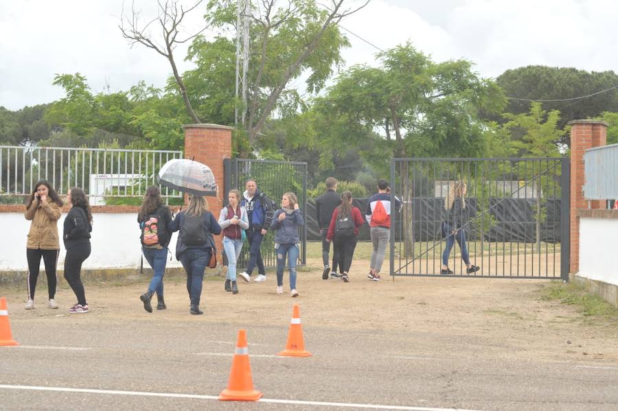 Fotos: Fans de Operación Triunfo a la espera de entrar al concierto