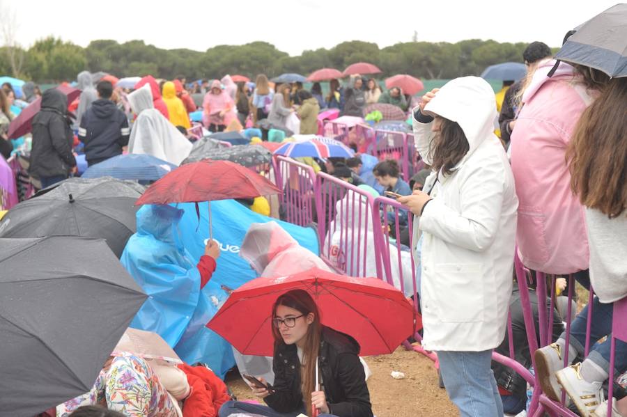 Fotos: Fans de Operación Triunfo a la espera de entrar al concierto