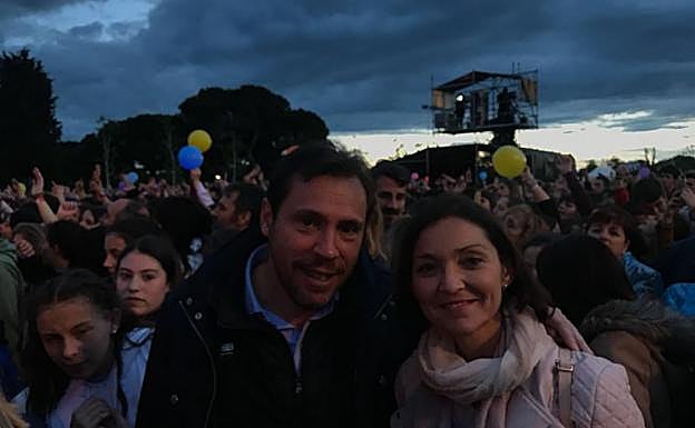 Óscar Puente y Reyes Maroto en el concierto de OT.