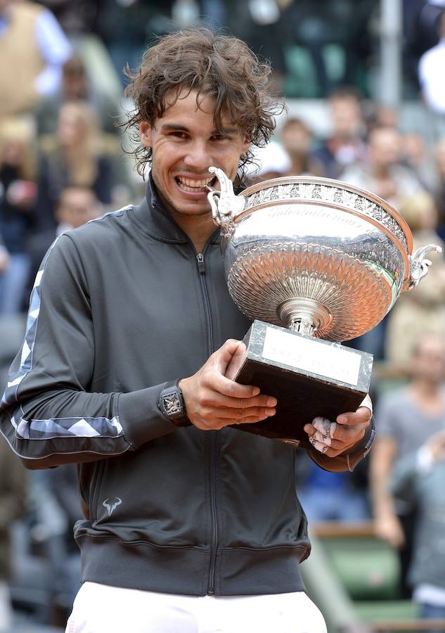 2012. Nadal añadió otra víctima a su inagotable voracidad sobre la tierra de París. El español se impuso por 6-4, 6-3, 2-6 y 7-5 al serbio Novak Djokovic.