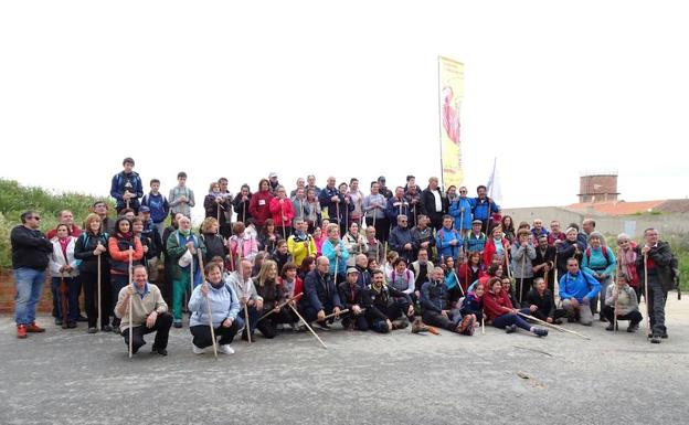 Foto de familia de los participantes en la Tercera Jornada Teresiana de Pegrinación y Cultura. 