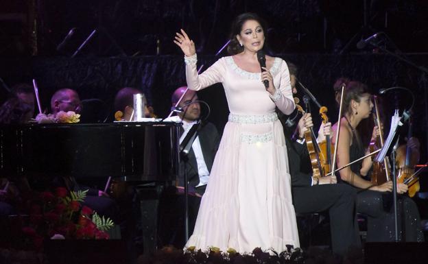 Isabel Pantoja durante un concierto. 