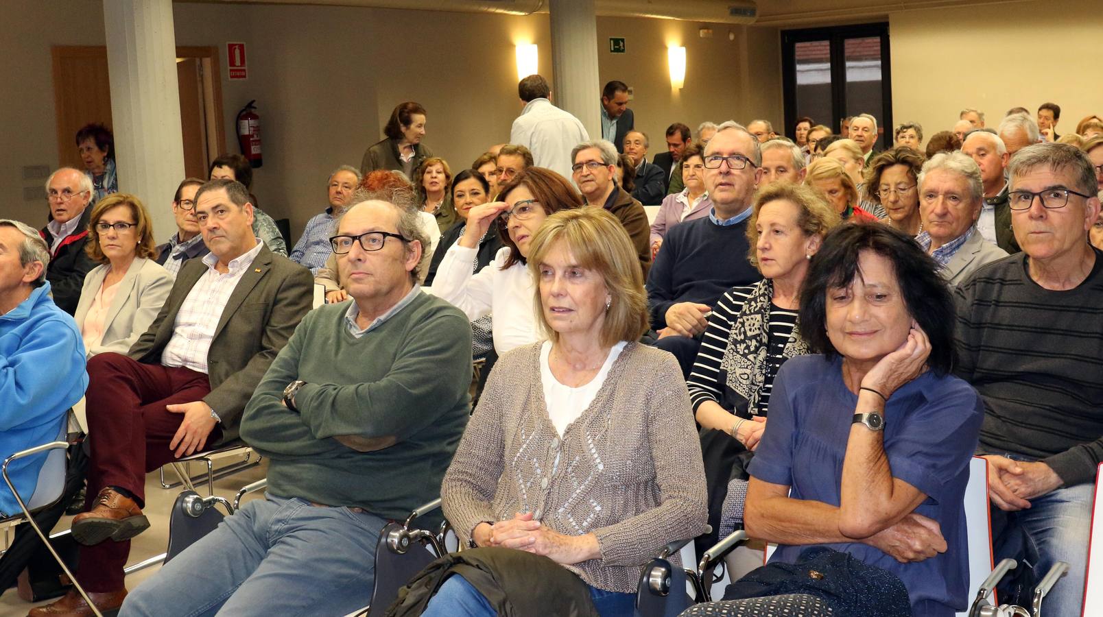 La periodista zamorana repasa la actualidad política en el ciclo y subraya que «es la fortaleza del Estado» la que no permite que haya partidos corruptos 