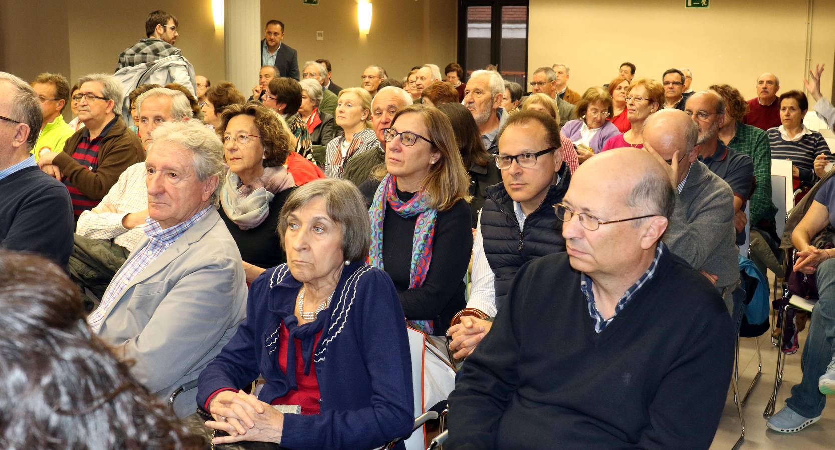 La periodista zamorana repasa la actualidad política en el ciclo y subraya que «es la fortaleza del Estado» la que no permite que haya partidos corruptos 