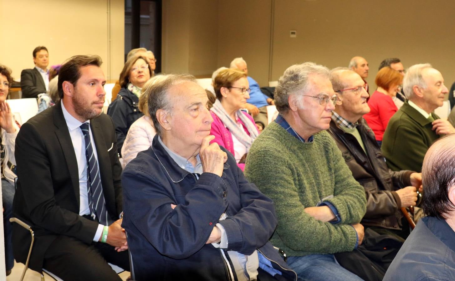 La periodista zamorana repasa la actualidad política en el ciclo y subraya que «es la fortaleza del Estado» la que no permite que haya partidos corruptos 