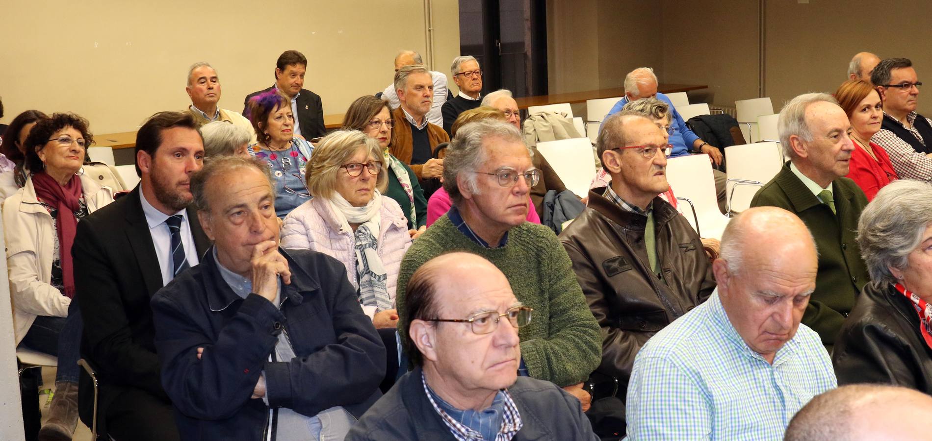 La periodista zamorana repasa la actualidad política en el ciclo y subraya que «es la fortaleza del Estado» la que no permite que haya partidos corruptos 