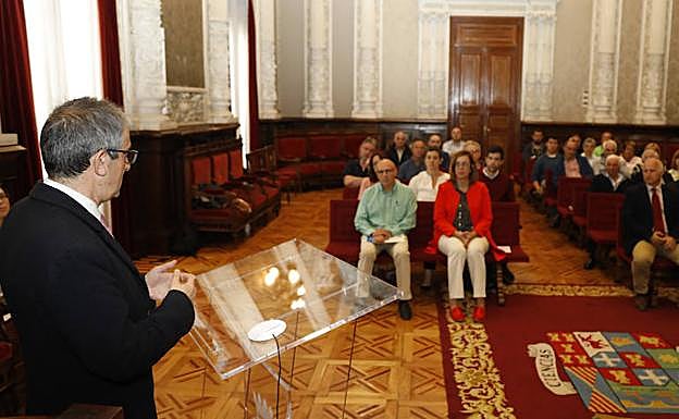 Urbano Sanz se dirige a los alcaldes.