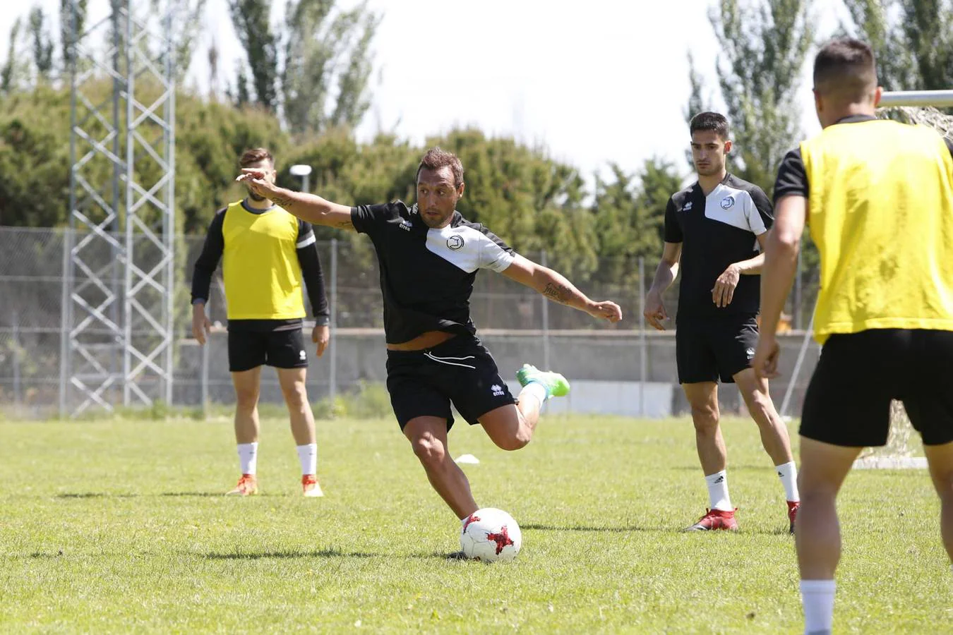 El internacional asturiano ultima su recuperación del talón de Aquiles para hacer la pretemporada con el Villarreal