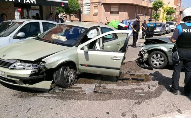 Colisión en el cruce del Camino Viejo del Polvorín con calle Golondrina.