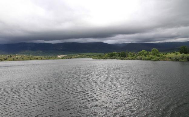 En la actualidad, el Pontón Alto presenta este aspecto tras las abundantes lluvias de los últimos meses y el deshielo. 