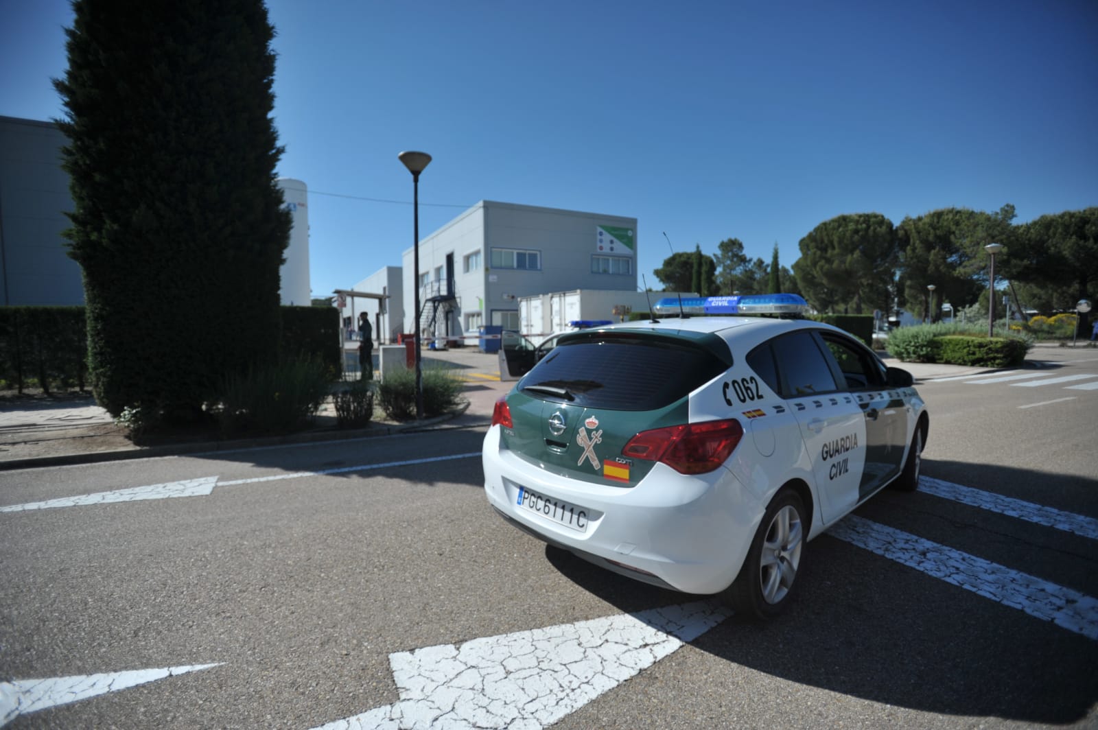 Tres personas han resultado heridas, una de gravedad, explotar el recubrimiento de vidrio de uno de los reactores del laboratorio