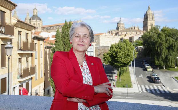 María do Céu Quintas, presidenta de la Cámara de Freixo da Espada a Cinta, en su visita a Salamanca.