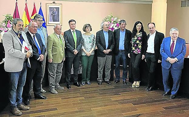 Los miembros del jurado, ayer, tras la deliberación. 