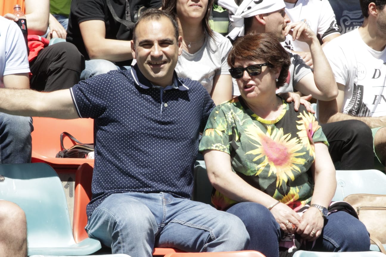 El ascenso a Segunda B entre el CF Salmantino UDS y la SD Compostela se decidirá el próximo domingo en el mítico estadio de San Lázaro. Los dos equipos han empatado esta mañana en el Helmántico a un gol. 