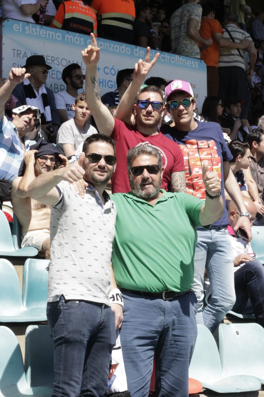 El ascenso a Segunda B entre el CF Salmantino UDS y la SD Compostela se decidirá el próximo domingo en el mítico estadio de San Lázaro. Los dos equipos han empatado esta mañana en el Helmántico a un gol. 