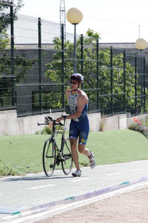 Salamanca se ha enganchado al triatlón. La capital charra acogió esta mañana la cuarta edición del Triatlón de Media Distancia, considerado además 'Campeonato Ibérico' por la importante presencia de triatletas lusos