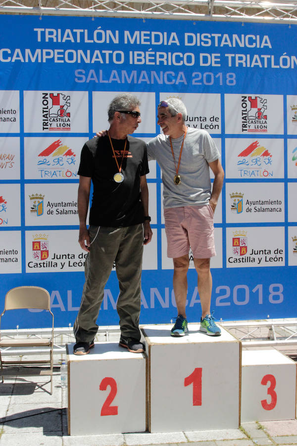 Salamanca se ha enganchado al triatlón. La capital charra acogió esta mañana la cuarta edición del Triatlón de Media Distancia, considerado además 'Campeonato Ibérico' por la importante presencia de triatletas lusos