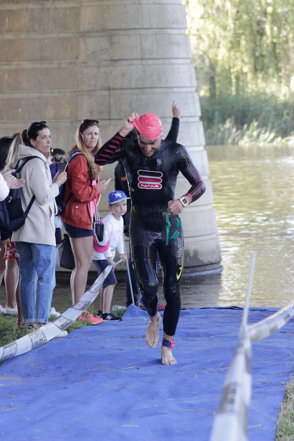 Salamanca se ha enganchado al triatlón. La capital charra acogió esta mañana la cuarta edición del Triatlón de Media Distancia, considerado además 'Campeonato Ibérico' por la importante presencia de triatletas lusos