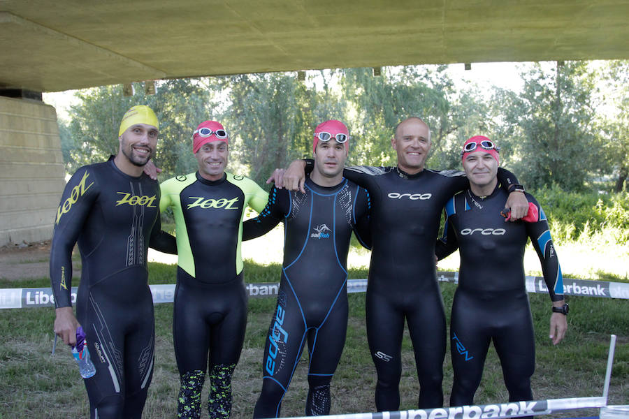 Salamanca se ha enganchado al triatlón. La capital charra acogió esta mañana la cuarta edición del Triatlón de Media Distancia, considerado además 'Campeonato Ibérico' por la importante presencia de triatletas lusos