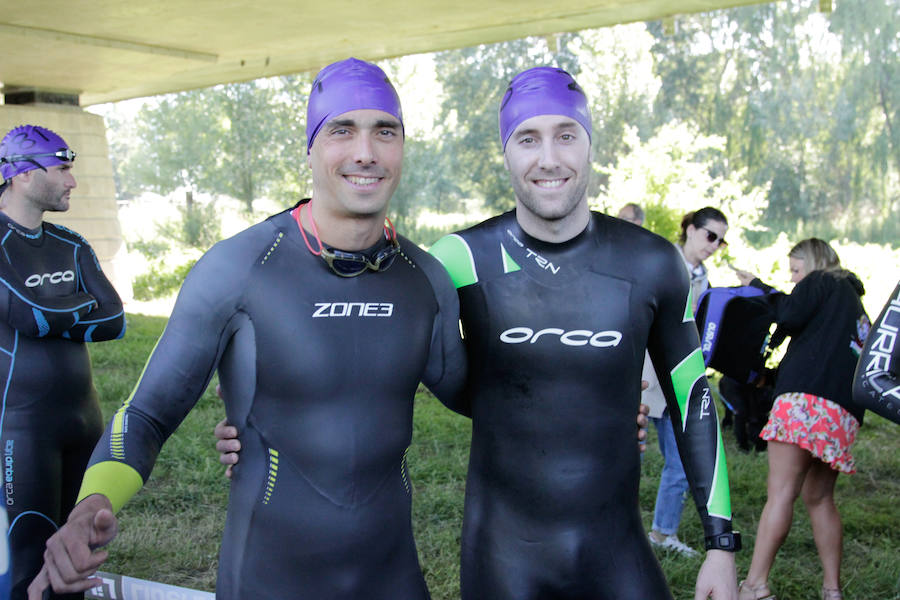 Salamanca se ha enganchado al triatlón. La capital charra acogió esta mañana la cuarta edición del Triatlón de Media Distancia, considerado además 'Campeonato Ibérico' por la importante presencia de triatletas lusos