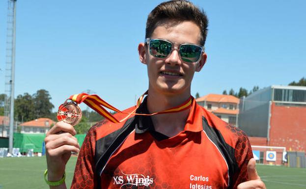 Carlos Iglesias, son su medalla. 