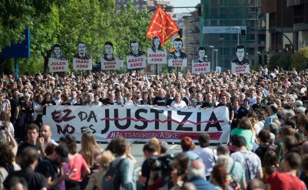 Manifestación a favor de los condenados en Alsasua.