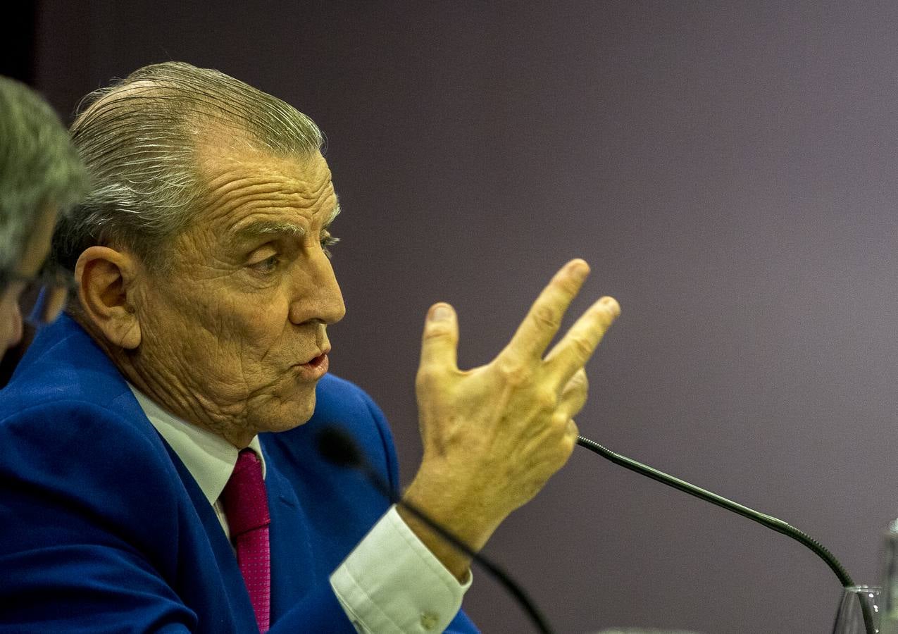 El experto aportó una visión global de las perspectivas de futuro a las que se enfrentarán los distintos agentes económicos y empresariales de cara a los próximos años