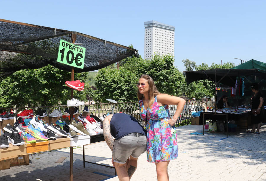 Fotos: Primer día de mercadillo en Las Moreras