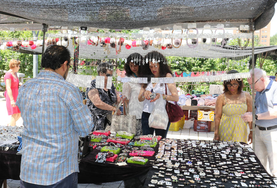 Fotos: Primer día de mercadillo en Las Moreras