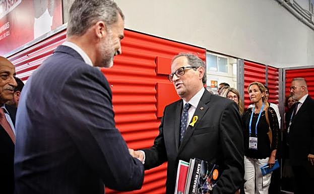 Quim Torra saluda al rey Felipe.