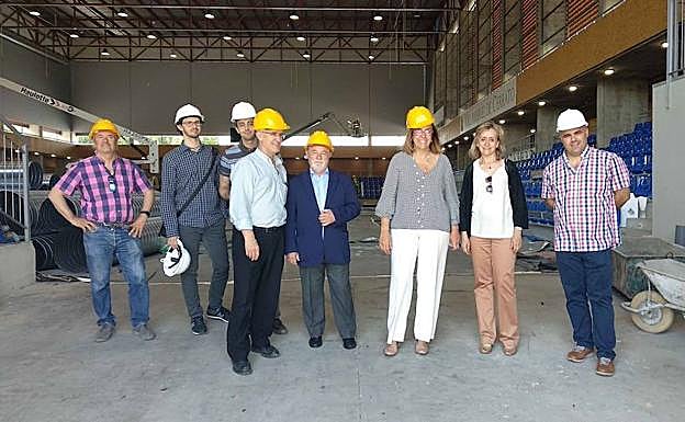 Visita de la presidenta de la Diputación al pabellón de Villamuriel.