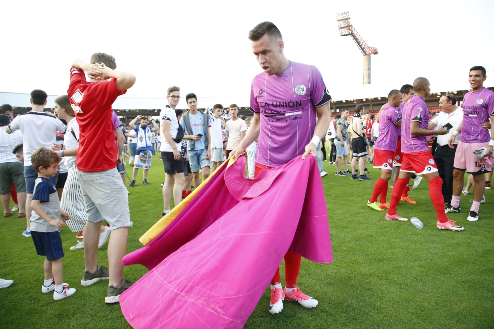 Fotos: El Salmantino asciende a Segunda B