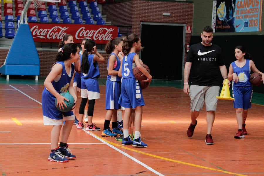 Fotos: Visita de Rudy Fernández al Campus Marta Fernández