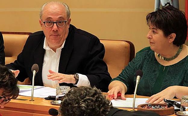 Alfonso Reguera y Clara Luquero, durante un pleno.